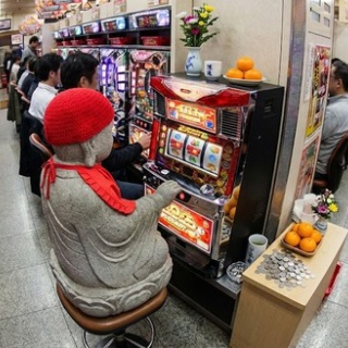 【悲報】マイホにいる新ハナビ地蔵がヤバい…