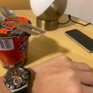 今日はタグホイヤー フォーミュラ1 / 【大ピンチ】出張先のホテルでカップヌードルを食べたいのに箸がない…！出張歴20年超のサラリーマンは言いました「歯ブラシがある」