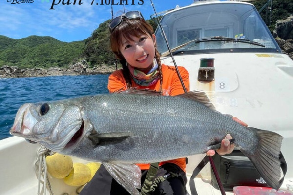 私はベイトロッドで釣りに行く 釣りガール