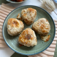 チーズとおかかがベストマッチな焼きおにぎり！
