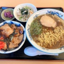 【バズったセットメニューがあるネオレトロなそば屋】旭川 そば源 三番舘店