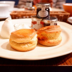 アフタヌーンティー・ティールーム新作スコーン試食会｜スペシャルクリームティー体験