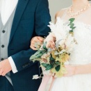 【悲報】女性が年上の年の差婚、女さんに叩かれてしまう