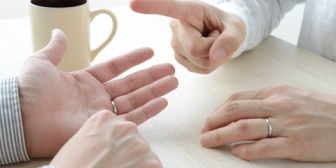 共働きで仕事の性質上、息子の急な用事は基本的に妻が対応。時折、俺にも対応してほしいと言われるが、同業種だし無理と分かってるだろうに…