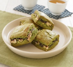 簡単ブルーベリーパイ。紅茶のシュガーバターパン。あんことくるみの抹茶スコーン。リュスティックサンド。