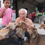 『宿舎で愛犬たちと暫しの別れ』の画像