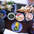 たつざわ商店　tatsuzawa misaki cafe(ﾀﾂｻﾞﾜﾐｻｷｶﾌｪ)　〜　サザエ・焼きイカ定食