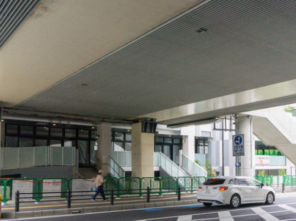 相模大野に「マックスバリュエクスプレス」ってスーパーマーケットができるみたい。伊勢丹があったとこ。2026年1月下旬オープン予定