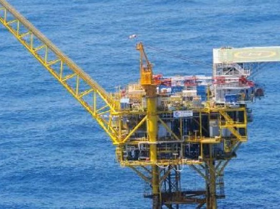 外務省、中国が東シナ海に新構造物設置で抗議…ガス田開発か！