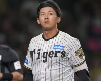 立石が4打席3三振←ナイトゲームはボールが見えてない説