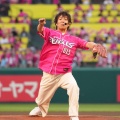 狩野英孝が後半戦開幕7/26対西武戦でセレモニアルピッチ 背番号「815」でノーバウンド投球「楽天イーグルスが勝つと東北の絆がぐっと強まる」