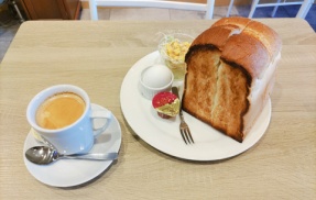 一斤トーストのスペシャルモーニングが凄い！一宮千秋の米乃家でモーニングがスタート！/米乃家ランド千秋店