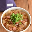 新玉ねぎとウインナーのおかか炒め丼