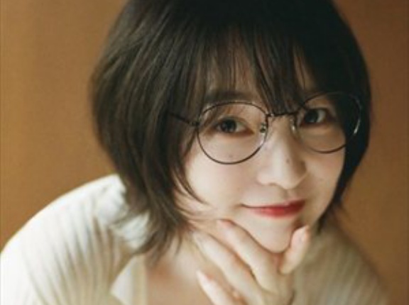 【朗報】上田麗奈さん、谷間を見せてしまうｗｗｗｗ