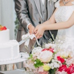 【画像あり】女さん「TikTokで知り合ったおじさんと結婚しました！」･･････ﾊﾟｼｬ！