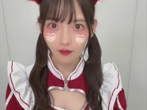 【画像】上坂すみれさん、とんでもない格好で配信するも　あれ？縮んだ？の声