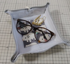 おそろい柄で揃えた旅行グッズ　トレイにもなるポーチも作ってみました
