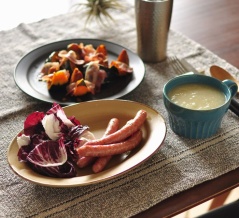めちゃくちゃ美味しいベーコン＆手作りソーセージを使って、酒飲みのための【マヨなしポテサラ】と一人暮らし最終日晩ごはん（PR）