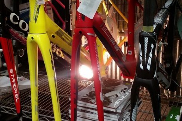 フルカーボン BH Quartz 105 2016年モデル [ホワイト/レッド] BH Quartz 105 2016年モデル [ホワイト/レッド] BH Quartz 105 2016年