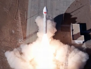 中国が打ち上げた衛星、米スターリンク衛星に「危険なほど接近」…200メートルまで近づく！