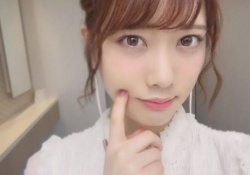 【衝撃】伊藤純奈のおπに頭を乗せる岩本蓮加がうらやましすぎるwww	