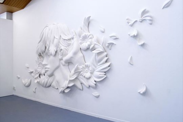 アート作品 石粉粘土 日本画顔料 レリーフ作品 少女 人物像