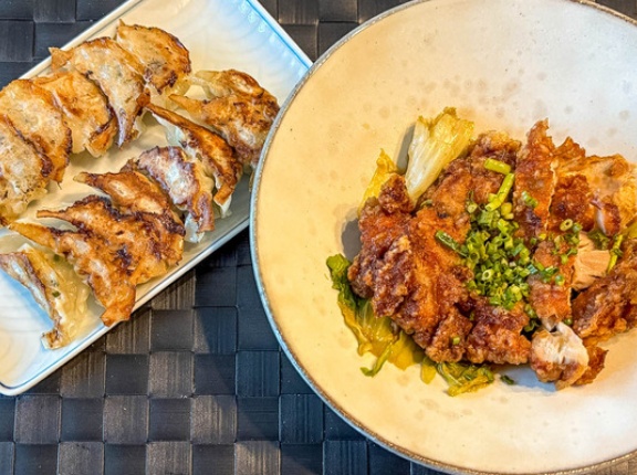 「餃子処 飲々菜々」の『飲々菜々こだわり餃子』など（高槻市寿町）【たかつーグルメ】