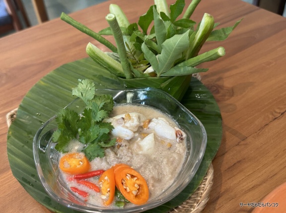 【プリックユアック　Prik-Yuak Pradipat】　at　Pradiphat Rd,　～ミシュラン掲載！元小学校のタイ料理店～