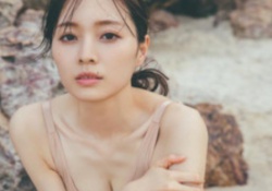 【画像】それではここで『最も喧嘩が強い梅澤美波』のスレンダーBODYをご覧ください