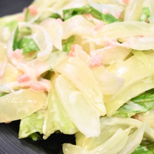 レンジで簡単♪玉ねぎと紅しょうがの温サラダ