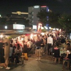 海外「全てが1台の屋台に収まってるのが凄いな！」福岡名物・屋台の設営風景を見た海外の反応