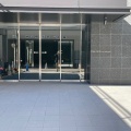 手押しポンプのある駐車場&マンション/カトレアプラザ裏