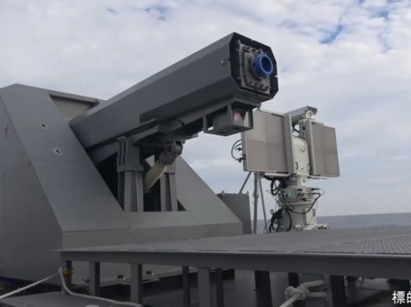 防衛装備庁が開発中の電磁加速システム「レールガン」洋上射撃試験ビデオ…試験艦「あすか」に搭載！