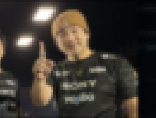 【画像】格ゲー界のレジェンドウメハラ、別人級に変わってしまう