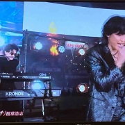 ���չ���B'z�Υ��å������ܺǽ��������夲��