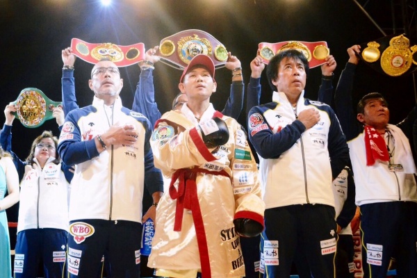 ボクシングポスター　高山勝成 vs イーグル京和　イーグルサイン入り 高山勝成、旧敵の元世界王者・イーグル氏と“友情スパー”で東京