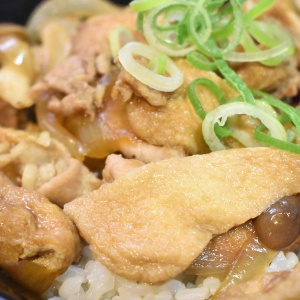 ご飯が進む♪油揚げ豚丼