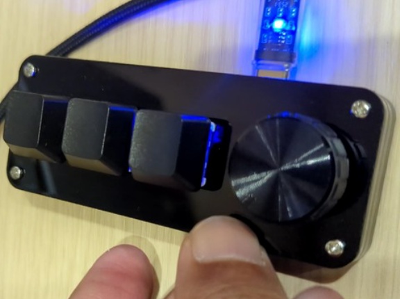 TemuとかAliExpressで激安で購入したUSB機器が動作しなかったときは、コレを入れ替えると動作する時が結構あります。。。