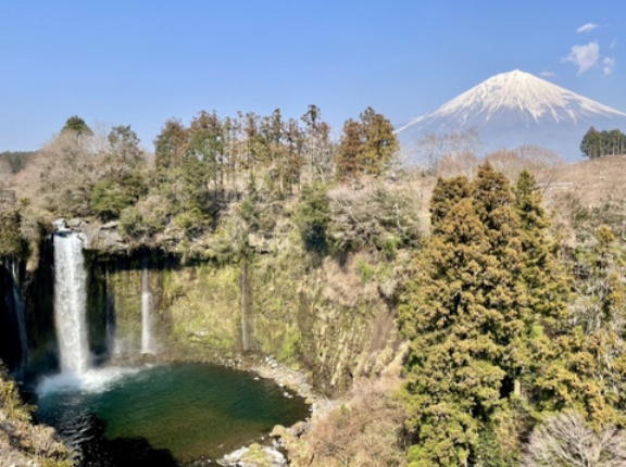 富士山は「管理され切ったテーマパーク」　“閉山期登山禁止”をクライマーが痛烈批判、相次ぐ救助要請に「地元の責任もある」