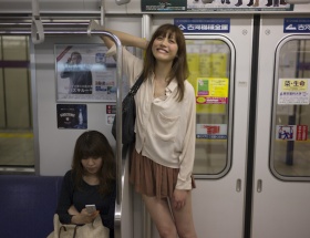 【画像】バスに一人で笑ってる女いるｗｗｗｗｗｗｗｗｗｗｗｗｗｗｗｗｗｗｗｗｗｗｗｗｗｗｗｗ