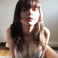 【画像】まんさん「暑すぎるから下着で過ごしてる。これが女の現実ですｗ ｗ ｗ」