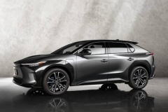 トヨタ、新型EV「bZ4X」日本仕様公開！
