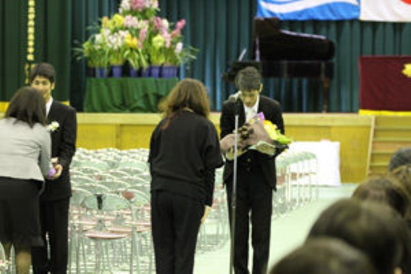 卒業式 花束贈呈 兵庫県立伊丹西高等学校pta専用ブログ