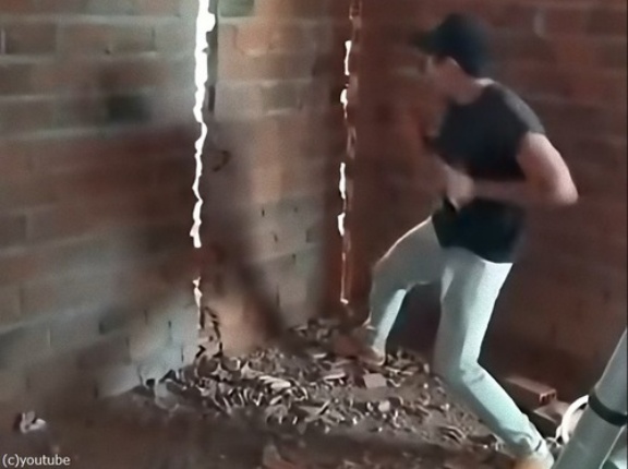 解体現場で「かめはめ波」ごっこはしないほうがいい（動画）