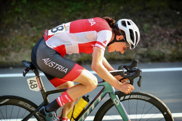 中華 ロードバイク 完成車 カーボン 中華カーボンロードバイク ホイール ペダル無し お値引き価格に