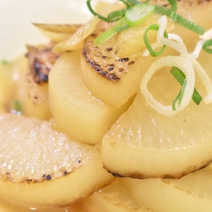 焼いて香ばしく♪大根の中華風煮込み