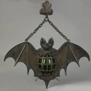 外国人「歴史を感じる興味深いアンティーク集を見せていく！」