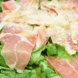 オシャレ感♪ベビーリーフと生ハムのサラダ