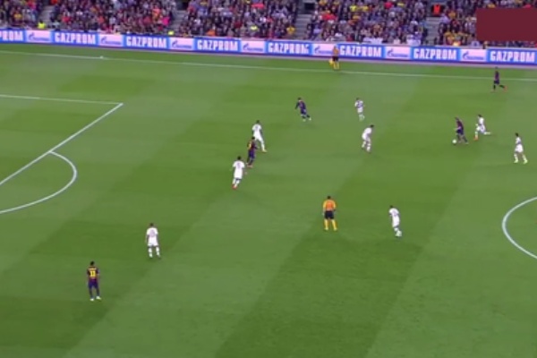 方向転換だけでボアテングを完全にかわすメッシ 海外の反応 海外サッカーまとめ