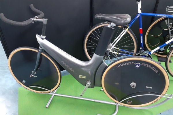 福袋 オンライン AMANDA変速ギア後輪ディスクホイール （AMANDA変速ギア後輪 自転車本体